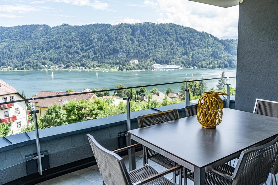 Day, Natural landscape, View (from property/room), Balcony/Terrace, Seating area, Dining area, Lake view, Mountain view