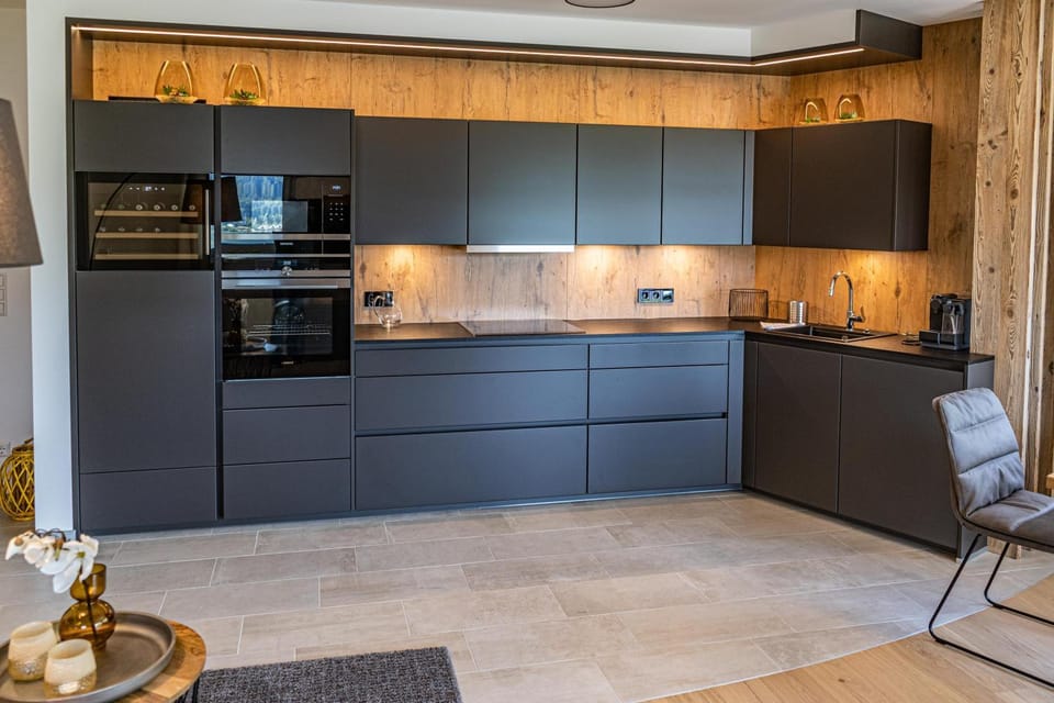 Coffee/tea facilities, Kitchen or kitchenette, Dining area, dishwasher, oven, toaster