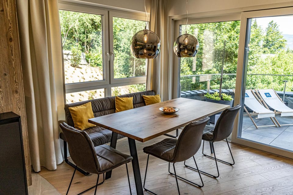 View (from property/room), Balcony/Terrace, Seating area, Dining area