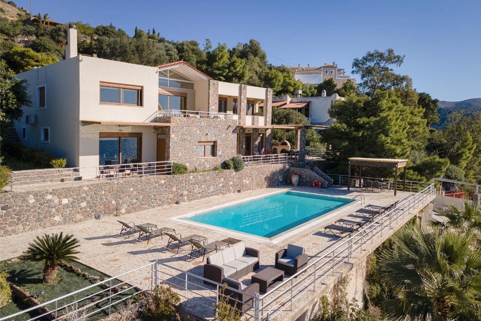 Property building, Patio, Day, Natural landscape, Mountain view, Pool view, Swimming pool, sunbed
