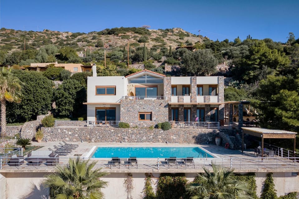 Property building, Day, Natural landscape, Mountain view, Pool view, Swimming pool, sunbed