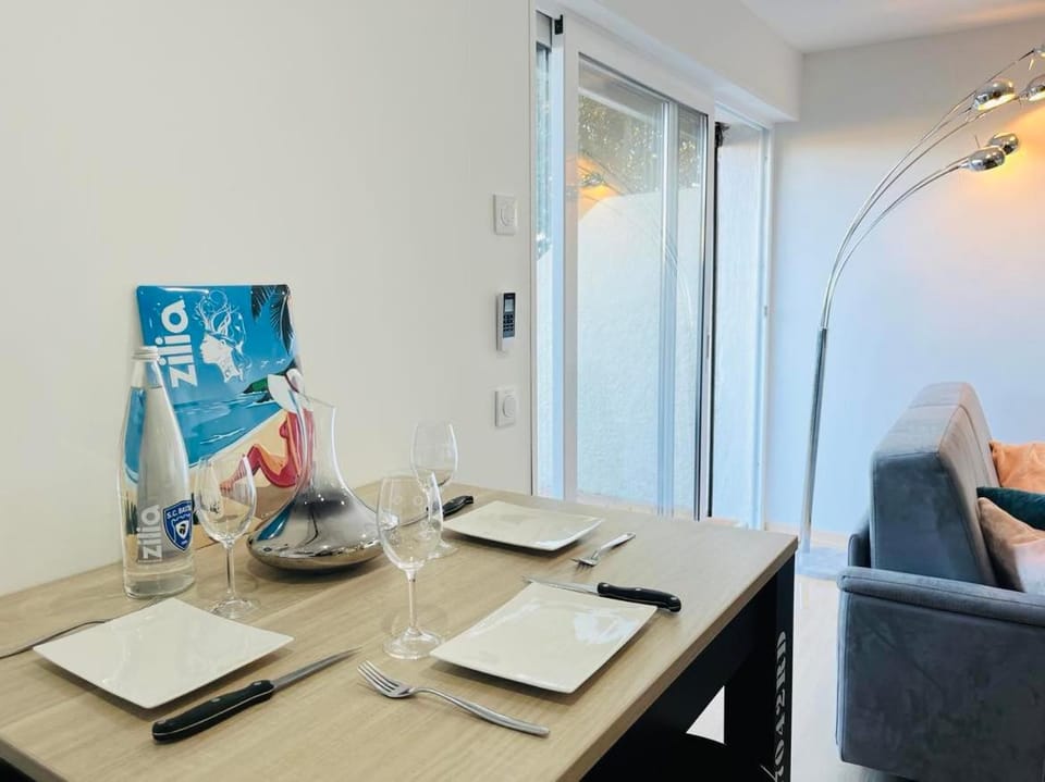 Living room, Dining area