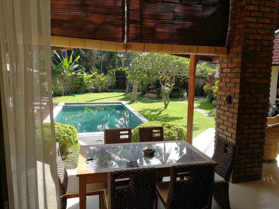 Dining area, Asian breakfast, American breakfast