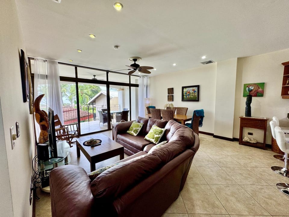 3 Bedroom Condo with Ocean View - Tres Regalos 201N Apartment in Jaco