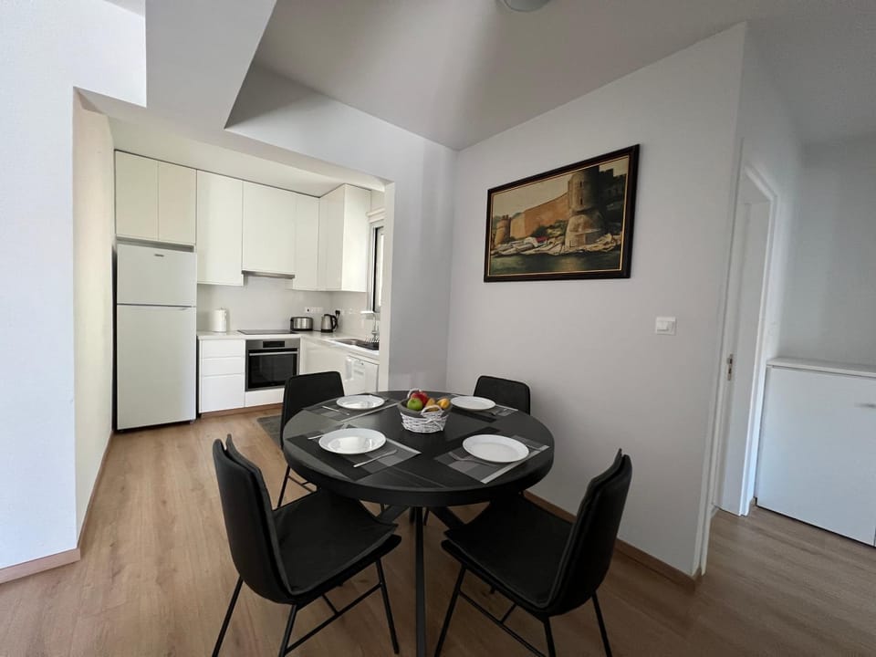 Dining area, kitchen