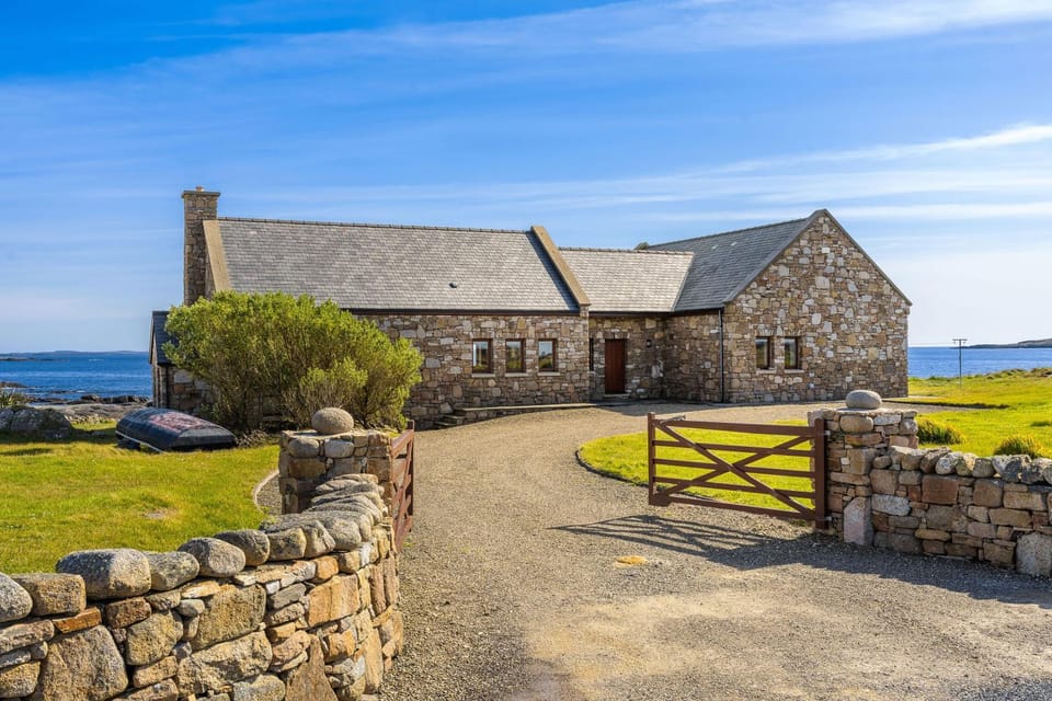 Property building, Natural landscape, Sea view, Parking