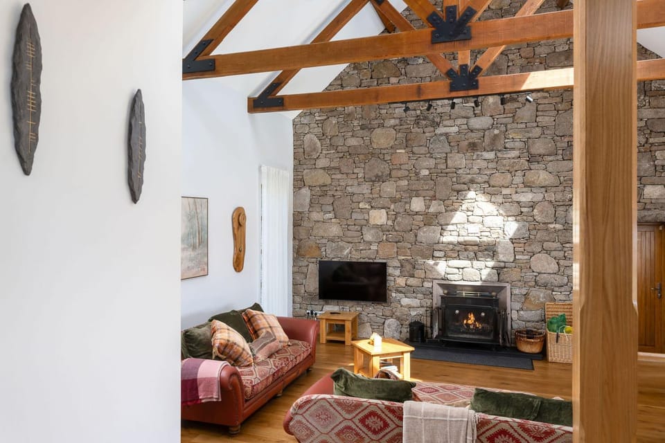 Communal lounge/ TV room, TV and multimedia, Living room, Seating area, internet