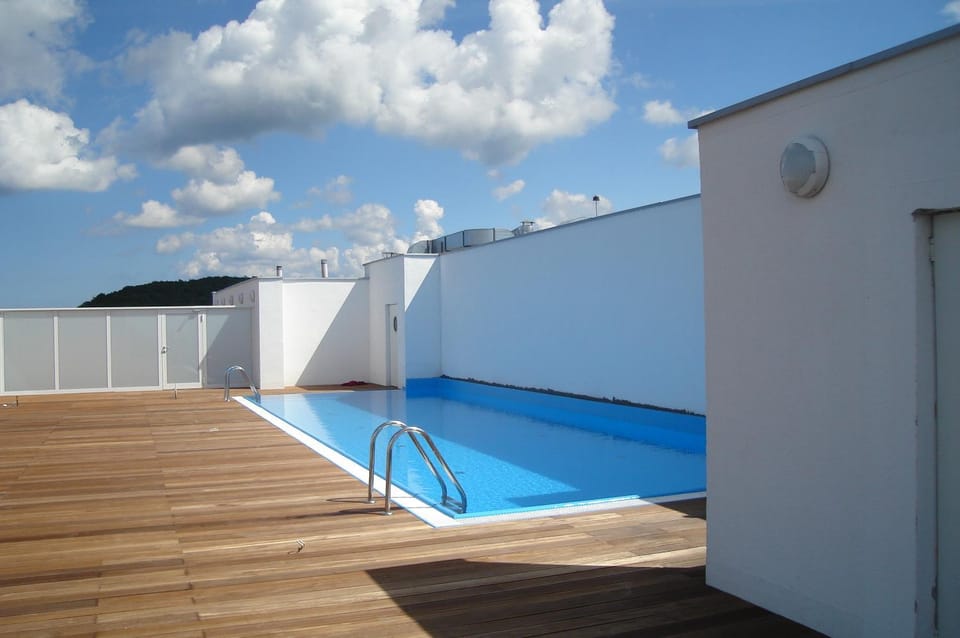 Swimming pool, Swimming pool
