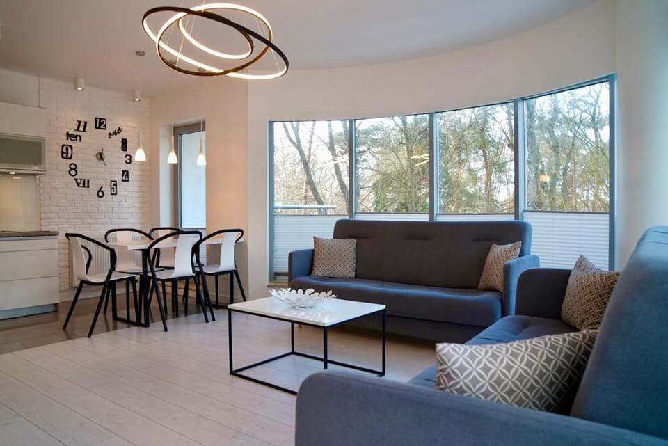 Kitchen or kitchenette, Living room, Seating area, Dining area