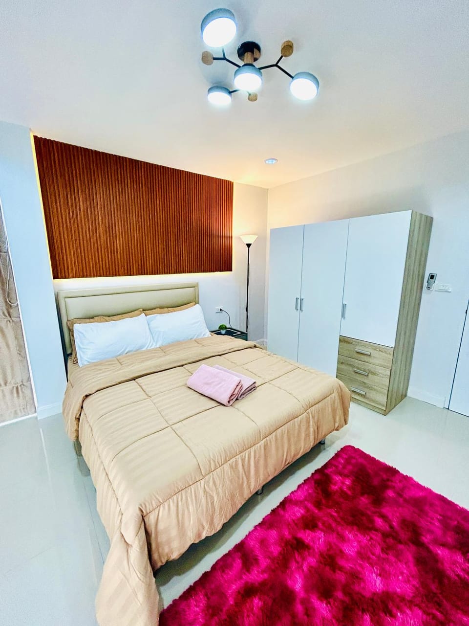 Photo of the whole room, Bedroom, towels, wardrobe