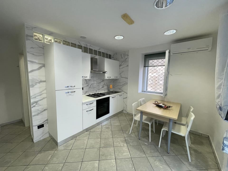 Kitchen or kitchenette, Dining area, dishwasher, minibar, oven, pet friendly, stove