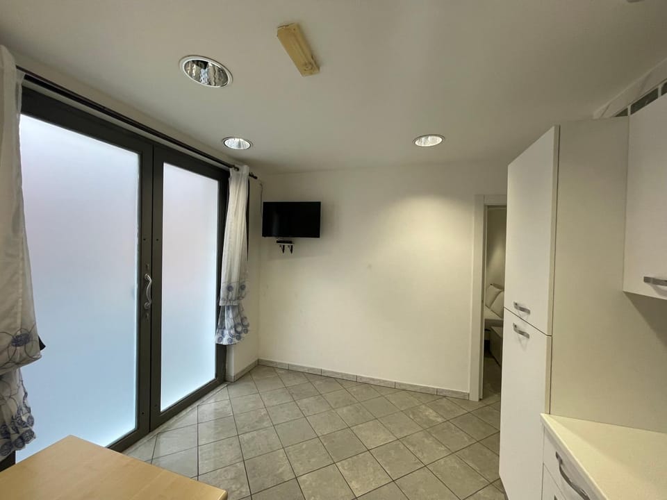 TV and multimedia, Kitchen or kitchenette