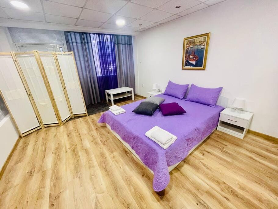 Photo of the whole room, Bedroom, towels