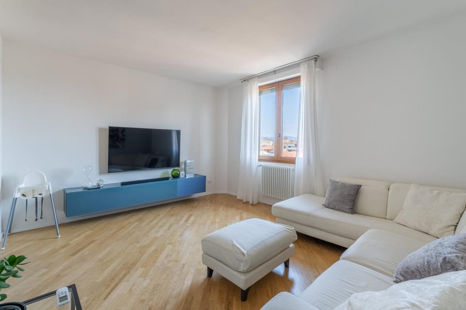 TV and multimedia, Living room, Evening entertainment