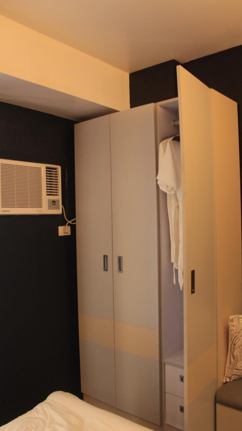 towels, wardrobe
