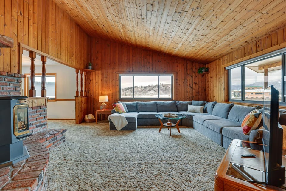 Enjoy Deck + Mtn Views: Grand Lake Retreat! House in Rocky Mountain National Park