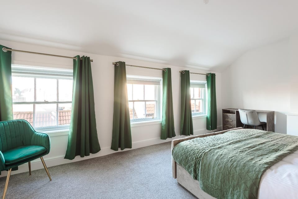 Bed, Photo of the whole room, Bedroom