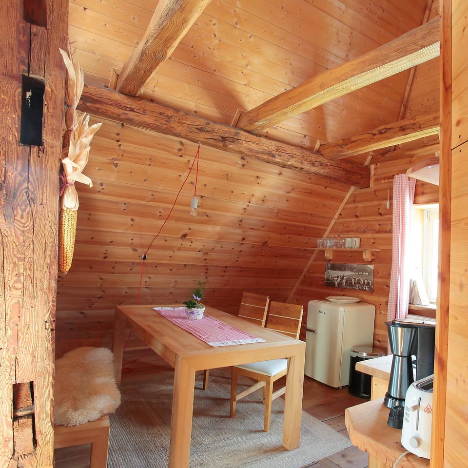 Seating area, Dining area