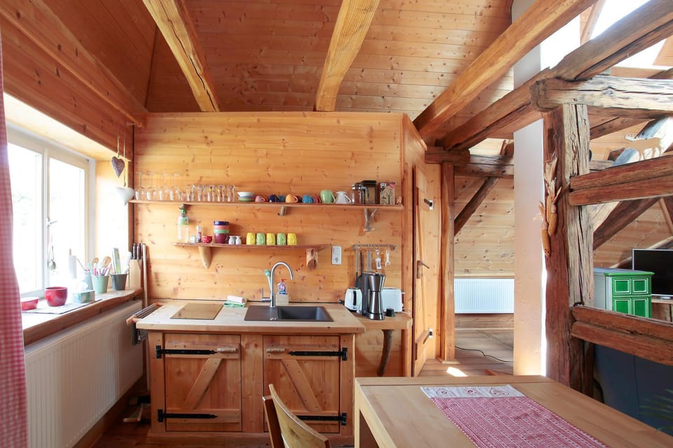 Coffee/tea facilities, Kitchen or kitchenette, Dining area, pet friendly, stove, toaster