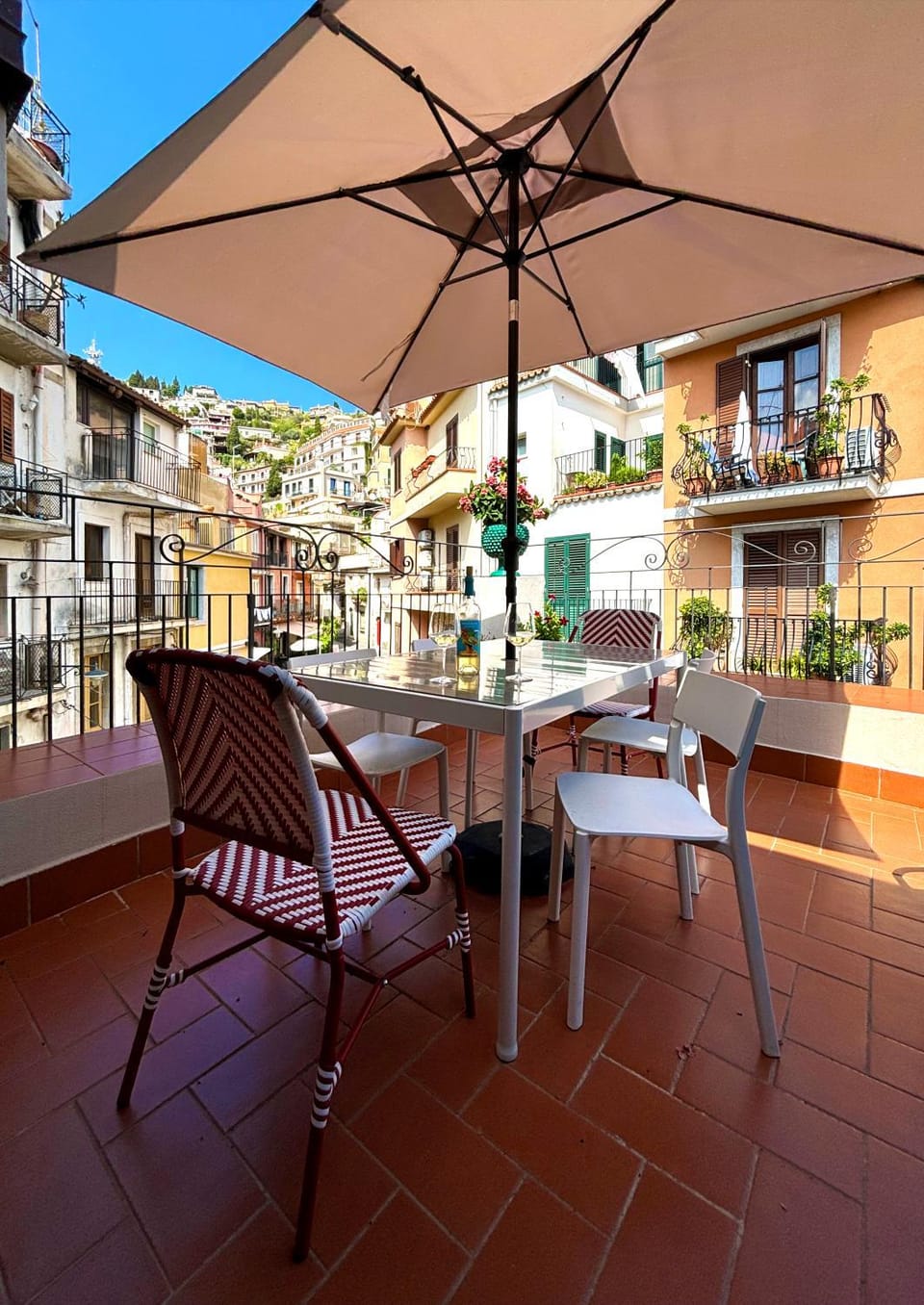 View (from property/room), Balcony/Terrace, Dining area