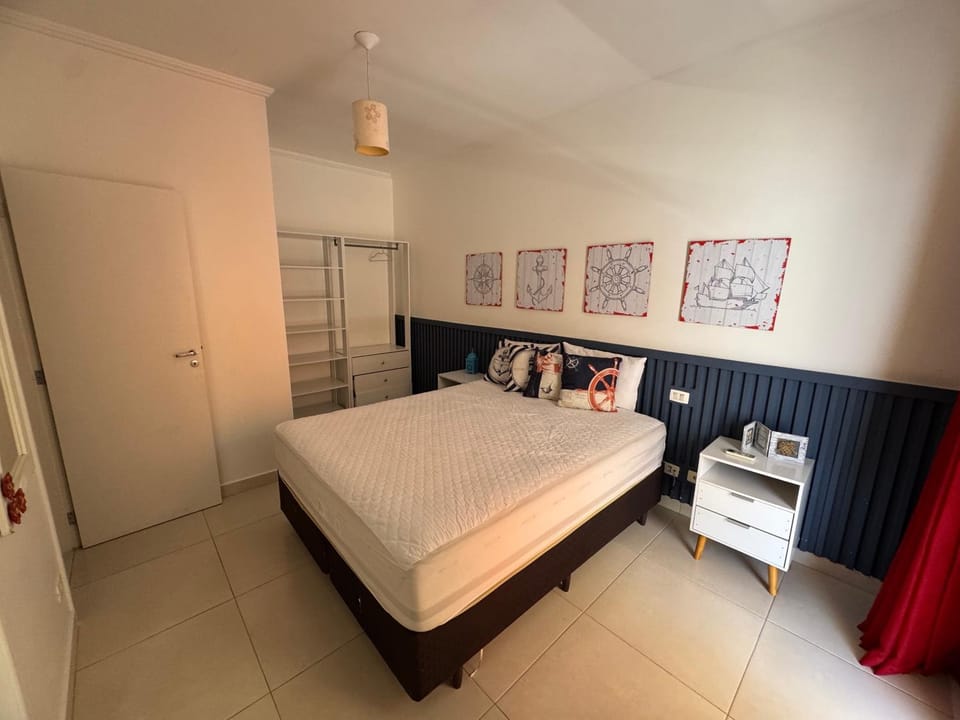Bed, Photo of the whole room, wardrobe