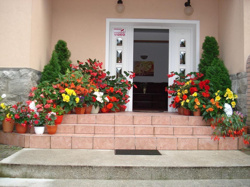 Facade/entrance