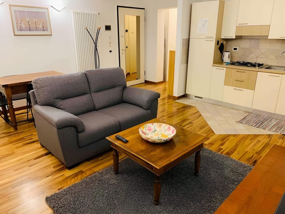 Kitchen or kitchenette, Living room, Seating area, Dining area, stove
