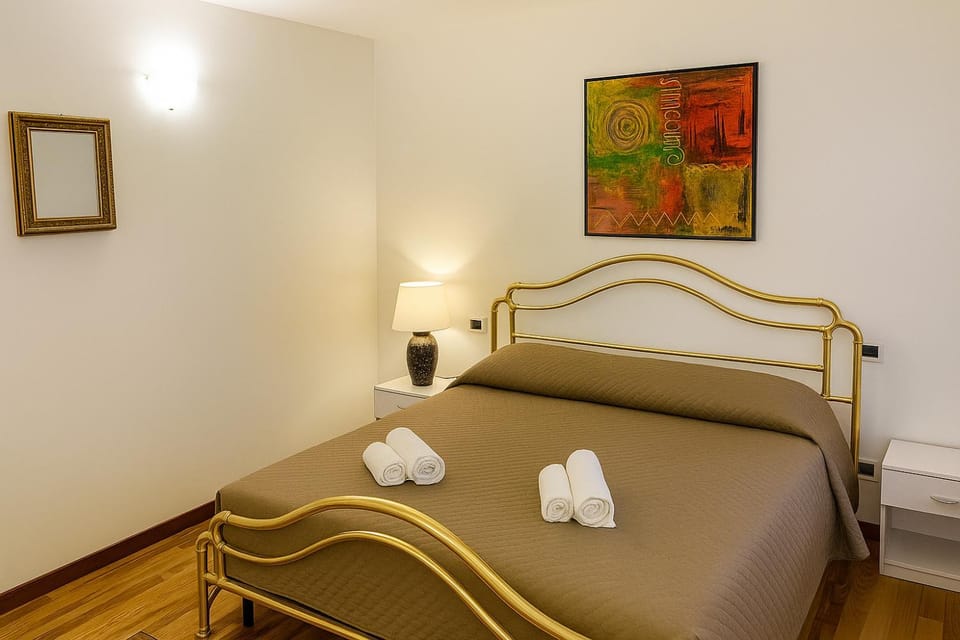 Bed, Photo of the whole room, Bedroom, towels