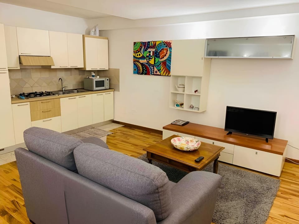 TV and multimedia, Coffee/tea facilities, Kitchen or kitchenette, Living room, minibar, stove