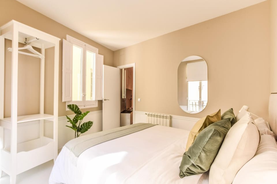 Bed, Photo of the whole room, Bedroom