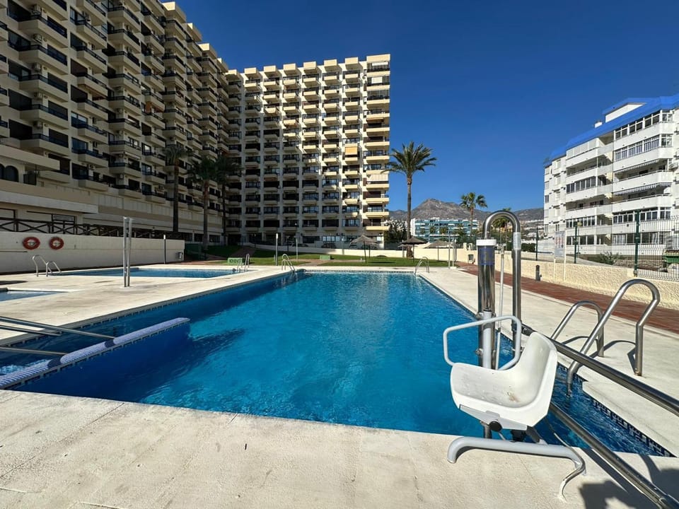 Property building, Day, Swimming pool