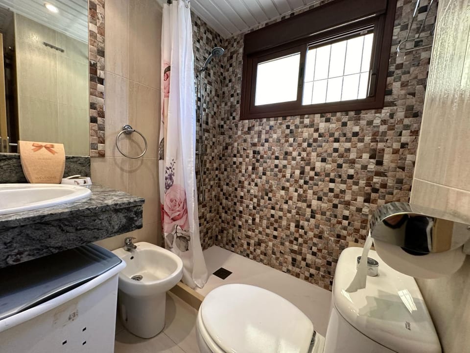 Shower, Bathroom, bidet