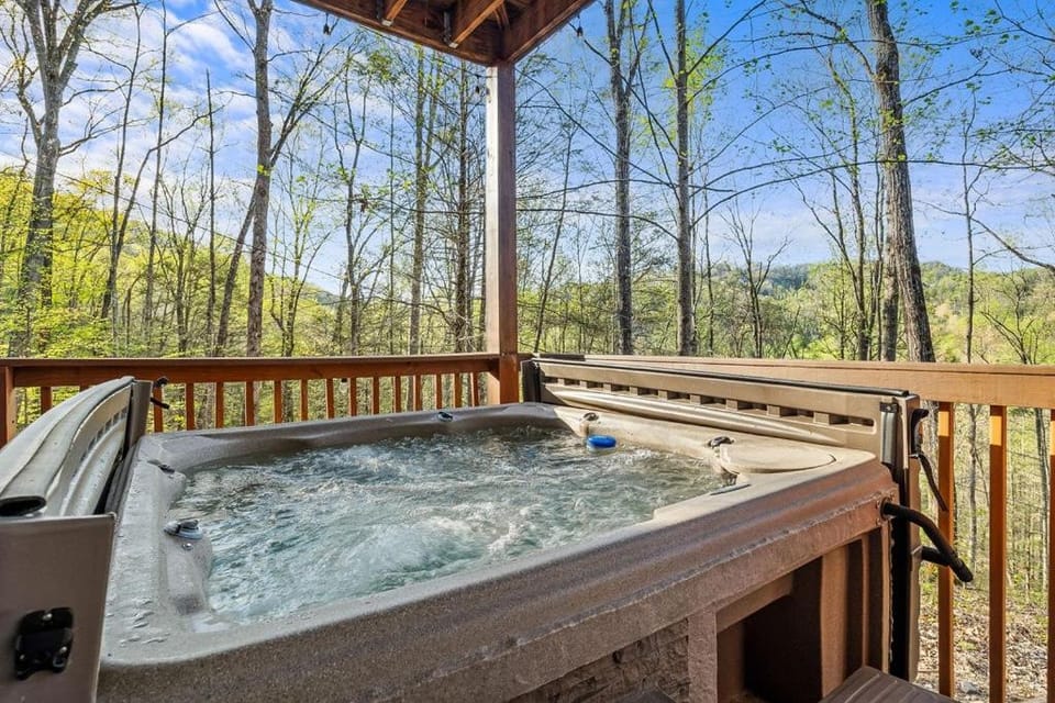 Hickory Hollow Lodge House in Sevier County