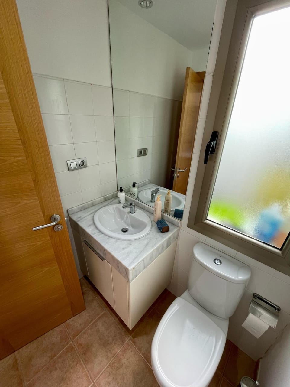 Toilet, towels