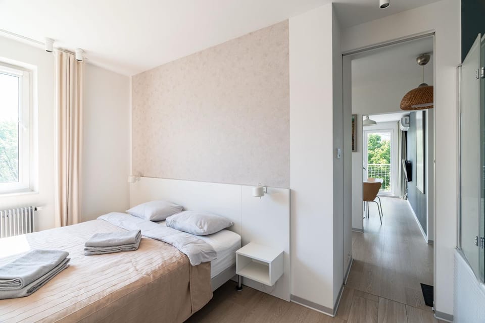 Bed, Photo of the whole room, Bedroom, towels