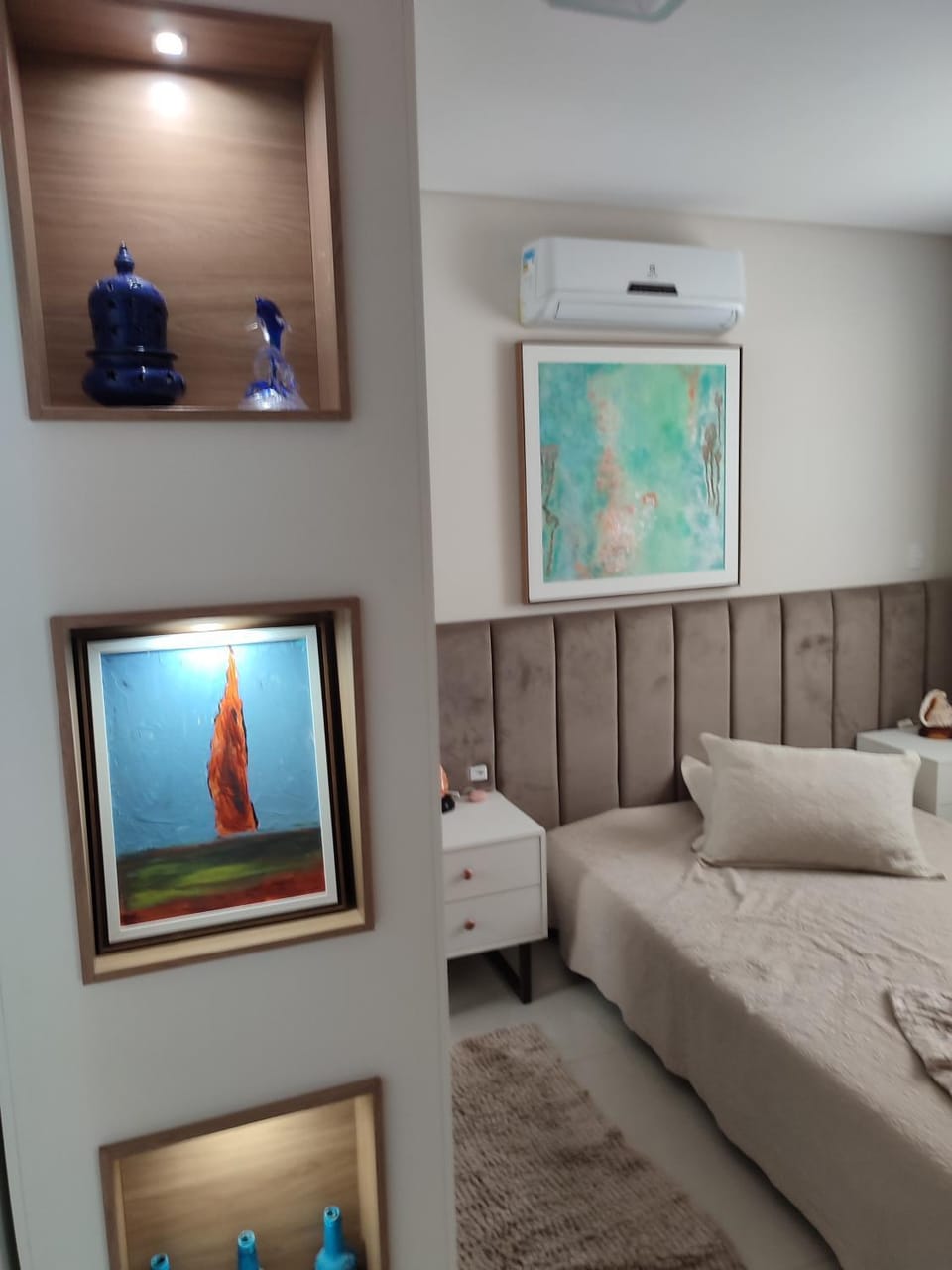 Photo of the whole room, Bedroom
