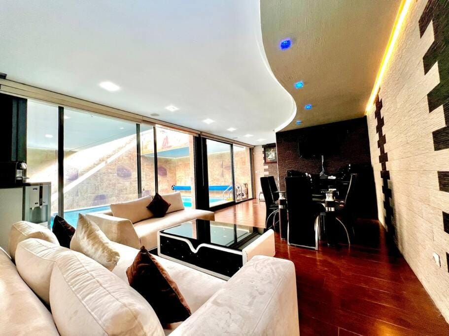 Property building, TV and multimedia, Living room, Seating area, Swimming pool, Breakfast