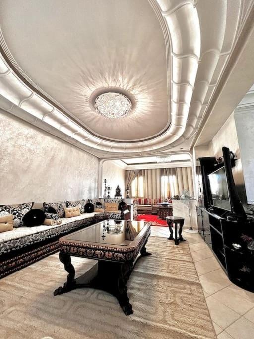 Property building, Bed, TV and multimedia, Living room, Photo of the whole room, Bedroom, Swimming pool, Breakfast