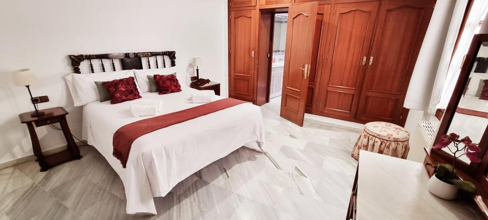 Bed, Photo of the whole room, Bedroom, wardrobe