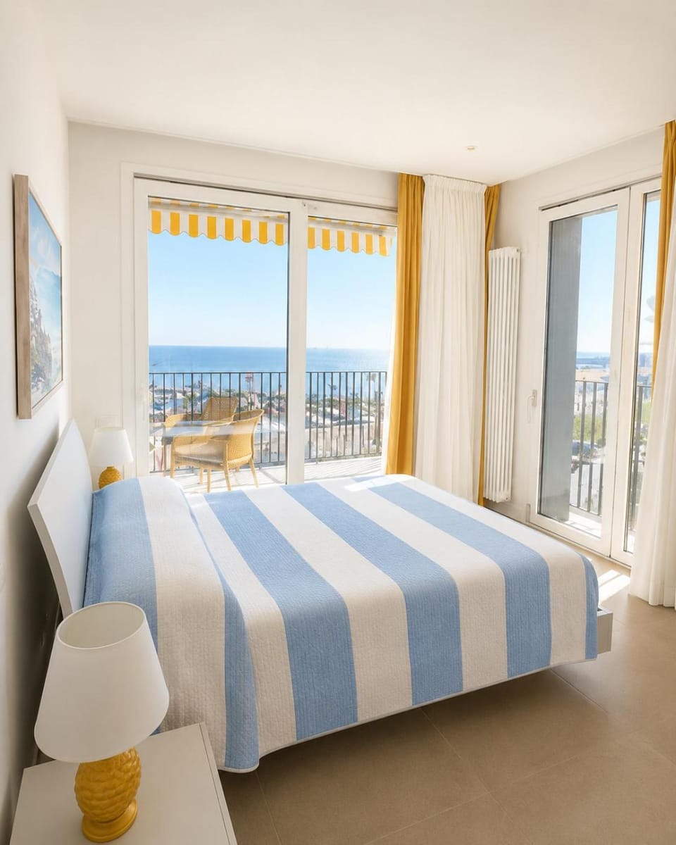 Bedroom, Sea view