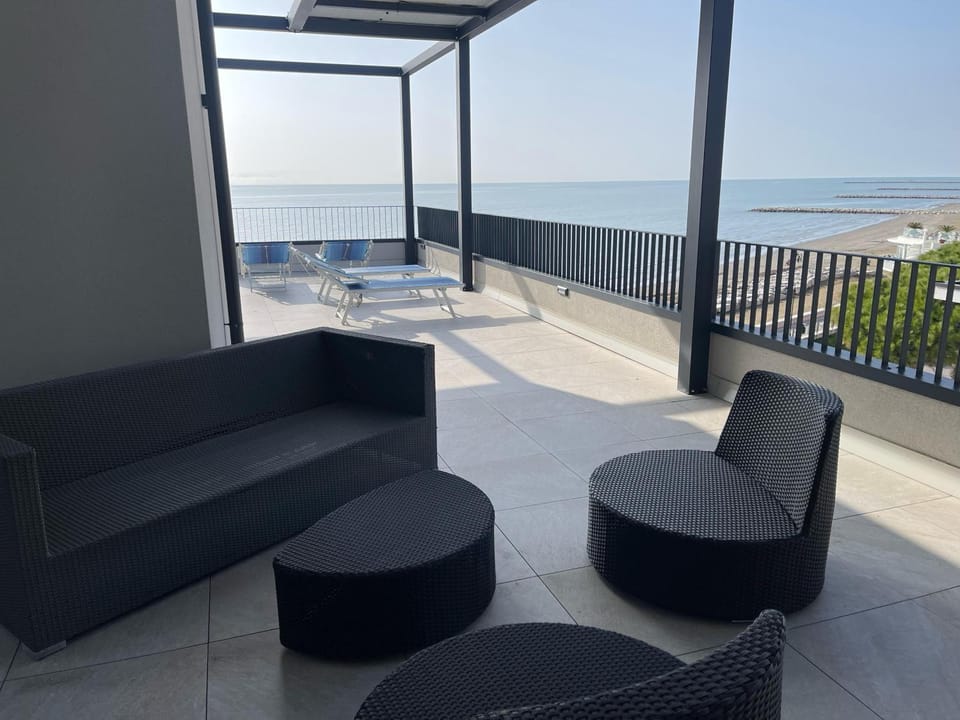 Solarium, Sea view, sunbed