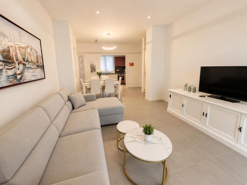 TV and multimedia, Living room, Dining area