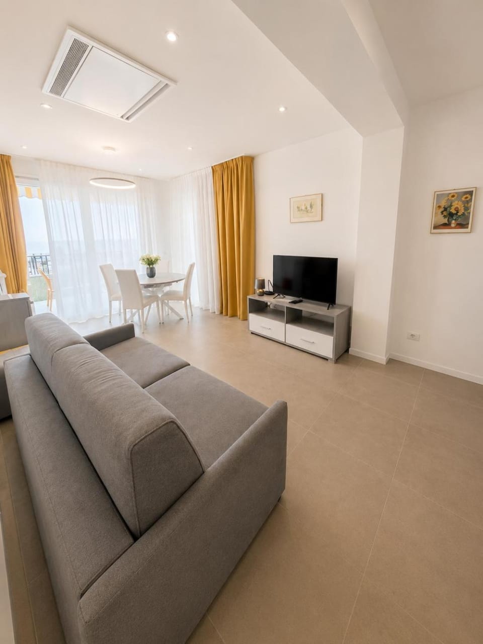 Living room, Dining area