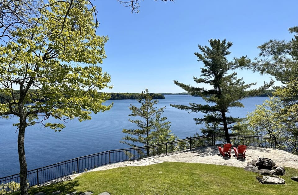 Lakefront Retreat Hot Tub Outdoor Sauna Dock Swim Stunning Views! Villa in Seguin