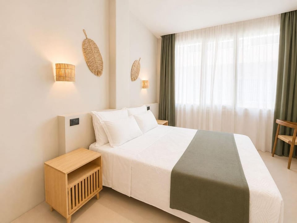 Bed, Photo of the whole room