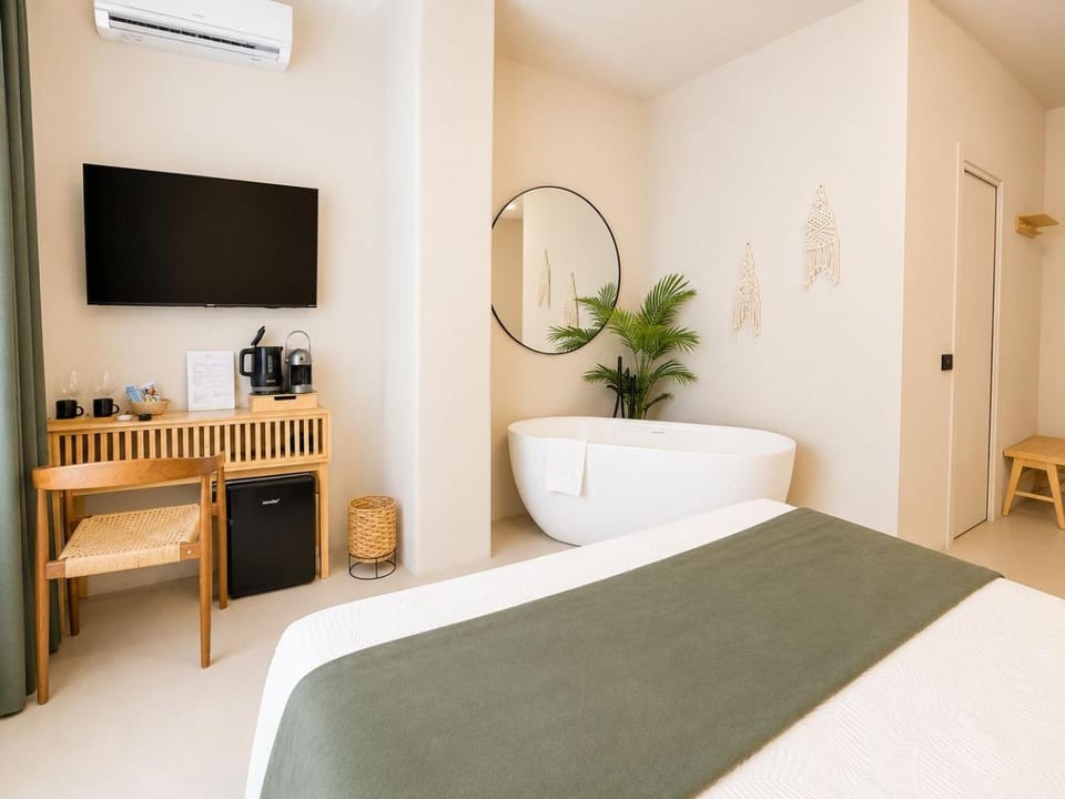 Bed, Bedroom, Bath