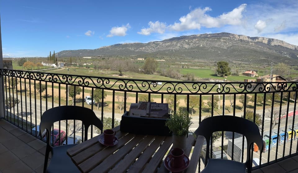 Patio, Day, Natural landscape, View (from property/room), Balcony/Terrace, Dining area, Mountain view