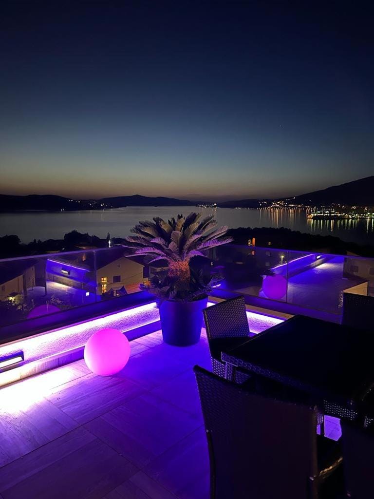 Night, Sea view