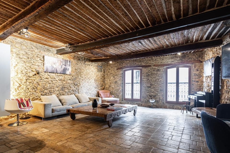 Triplex 150m2 coeur vieille ville Apartment in Cannes