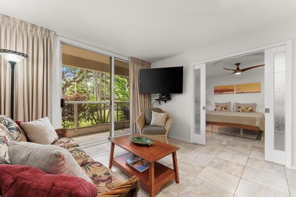 TV and multimedia, Balcony/Terrace, Living room, Seating area